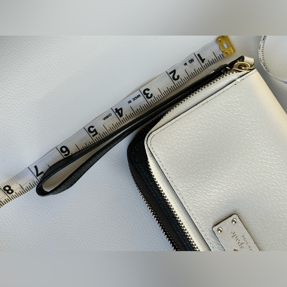 Kate Spade NY Women's Wristlet Wallet Clutch Zip Closure Black Off White Leather - Picture 8 of 15
